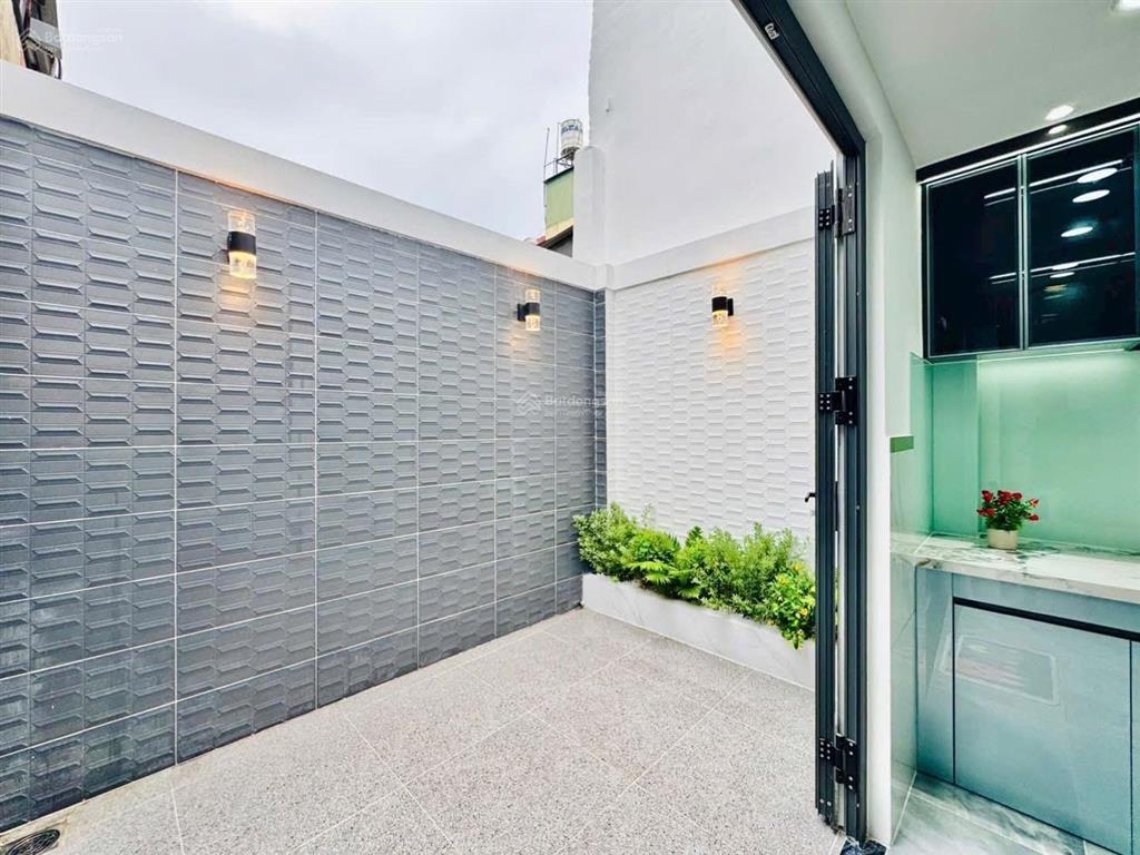 Đi định cư nước ngoài 4tỷ tròn chủ gửi bán gấp tại gò vấp. dt 80,1m2 (4,7x17m), shr, hđt 25tr/1 th.