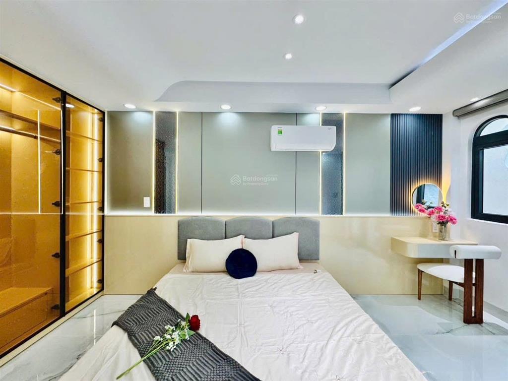 Đi định cư nước ngoài 4tỷ tròn chủ gửi bán gấp tại gò vấp. dt 80,1m2 (4,7x17m), shr, hđt 25tr/1 th.