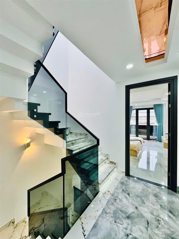 Đi định cư nước ngoài 4tỷ tròn chủ gửi bán gấp tại gò vấp. dt 80,1m2 (4,7x17m), shr, hđt 25tr/1 th.