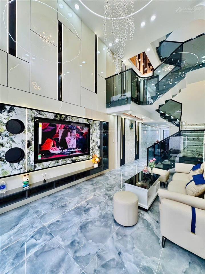 Đi định cư nước ngoài 4tỷ tròn chủ gửi bán gấp tại gò vấp. dt 80,1m2 (4,7x17m), shr, hđt 25tr/1 th.