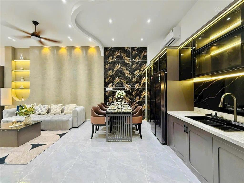 Cần bán gấp về quê chủ tôi bán khu vip q5, 66m2/3tỷ300triệu, trần bình trọng. shr đầy đủ, thuê 19tr