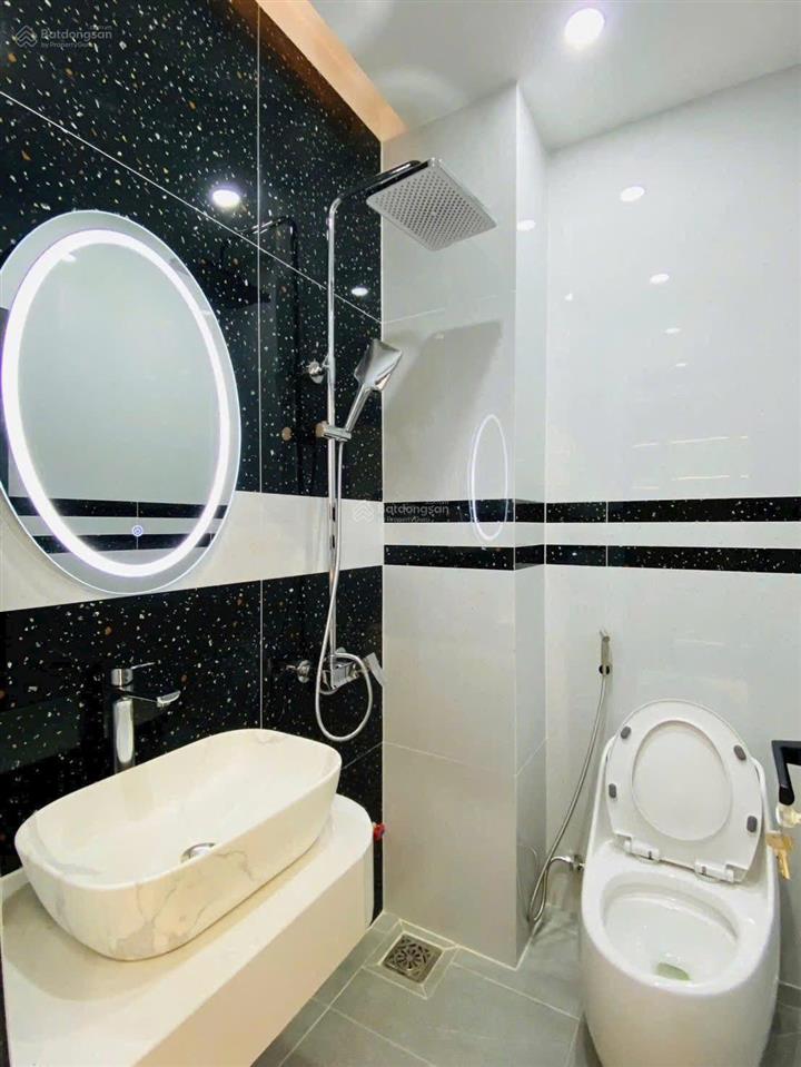 Nguyễn văn mai, p8, q3 chủ nhà cần bán gấp giá 5,89 tỷ còn tl nhẹ. dt 81m2, shr đầy đủ, hđt kd cao.