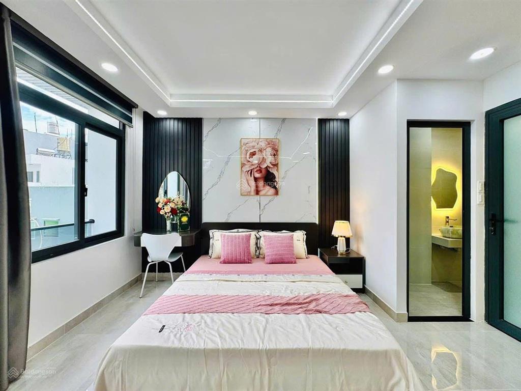 Cô hoa bán gấp nhà quận 5 giá 4,75 tỷ giá cực rẻ đã có sỡ hữu nhà với dt 85m2, shr, sang tên ngay..