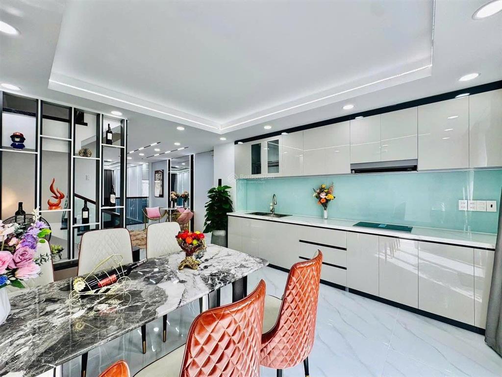 Cô hoa bán gấp nhà quận 5 giá 4,75 tỷ giá cực rẻ đã có sỡ hữu nhà với dt 85m2, shr, sang tên ngay..