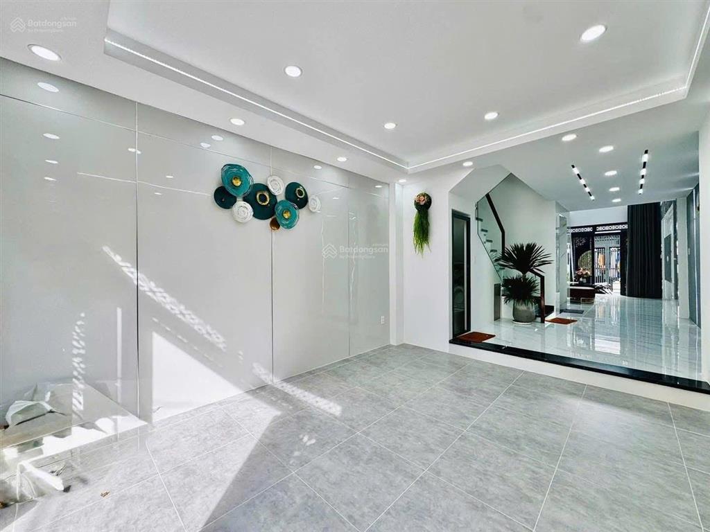 Cô hoa bán gấp nhà quận 5 giá 4,75 tỷ giá cực rẻ đã có sỡ hữu nhà với dt 85m2, shr, sang tên ngay..