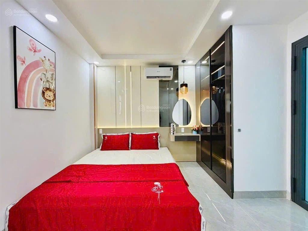 Chủ cần tiền bán gấp giá chỉ 5,25tỷ còn tl tại khu vực phú nhuận. dt 80,5m2, hợp đồng thuê 20tr/1th