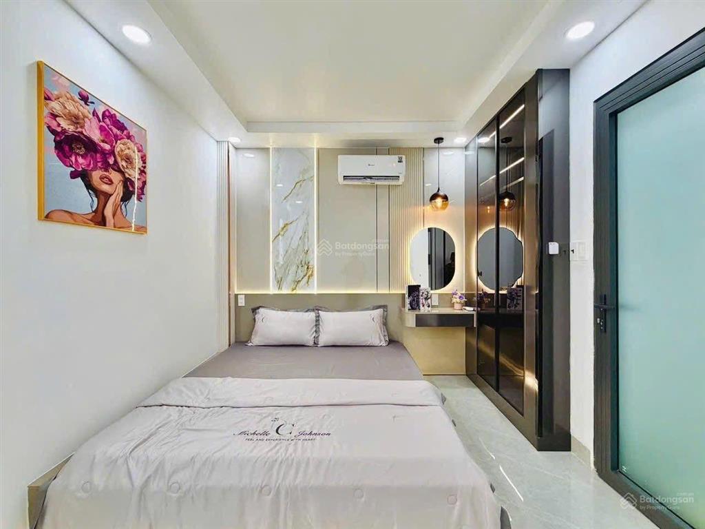 Chủ cần tiền bán gấp giá chỉ 5,25tỷ còn tl tại khu vực phú nhuận. dt 80,5m2, hợp đồng thuê 20tr/1th