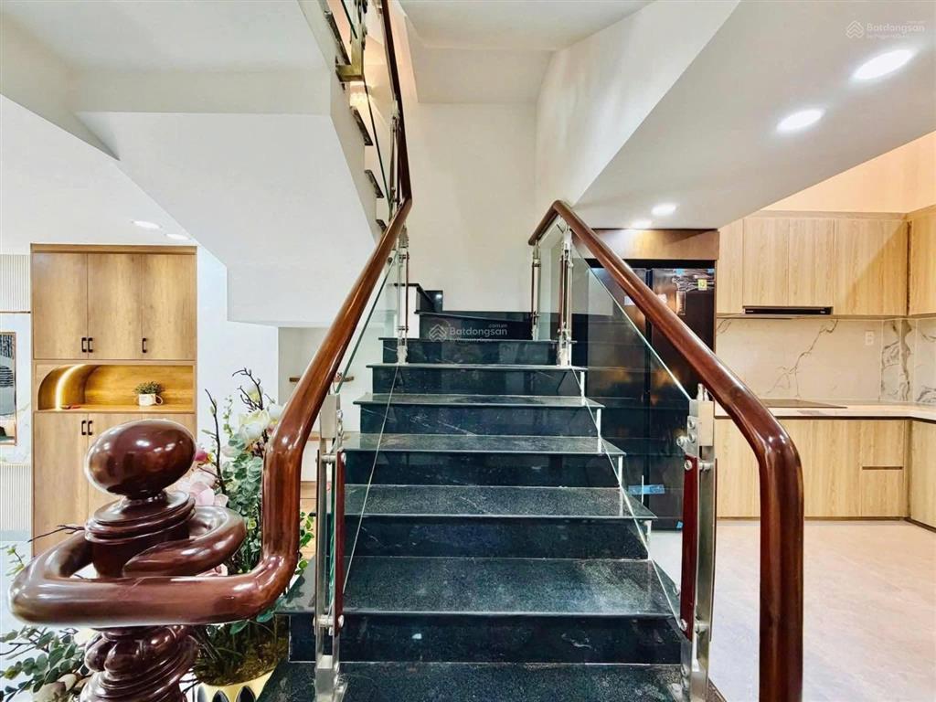 Chủ bán gấp căn nhà riêng tại núi thành quận tbinh 6 tỷ 100 triệu | 80m2 (5mx16m). shr đầy đủ, hdt.