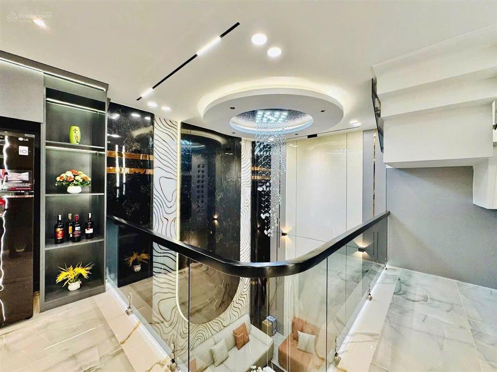Cô huệ lớn tuổi gửi nhà quận 7 giá cực tốt 87,45m2, diện tích vuông vức, sổ đẹp