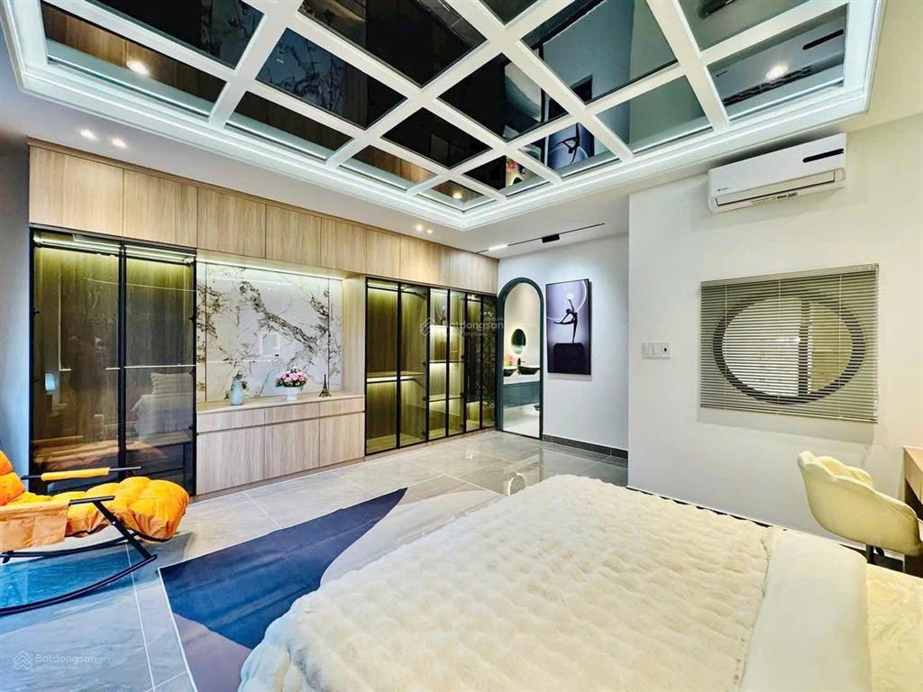 Cô huệ lớn tuổi gửi nhà quận 7 giá cực tốt 87,45m2, diện tích vuông vức, sổ đẹp