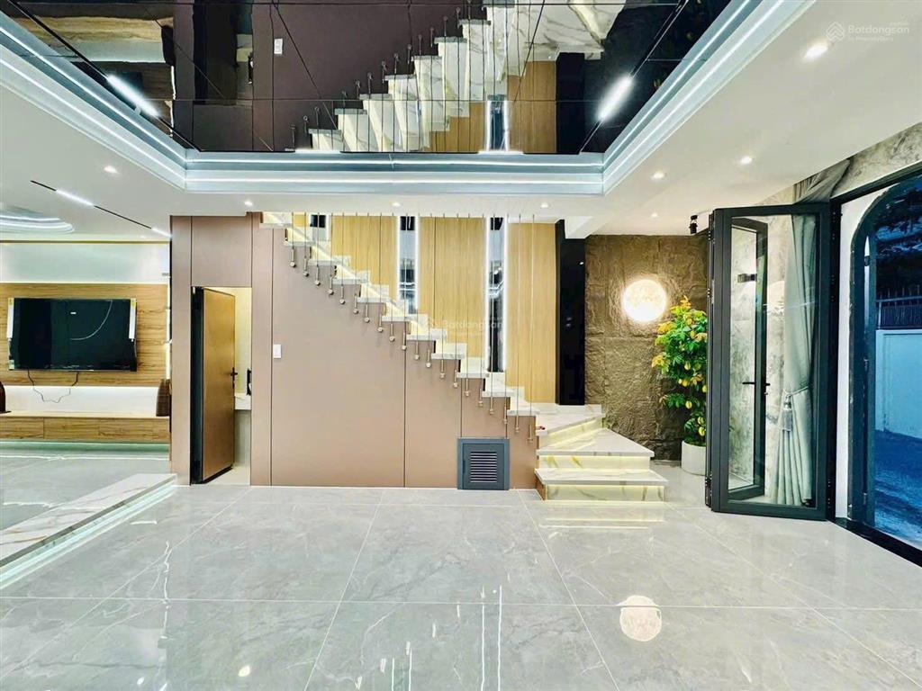 Cô huệ lớn tuổi gửi nhà quận 7 giá cực tốt 87,45m2, diện tích vuông vức, sổ đẹp