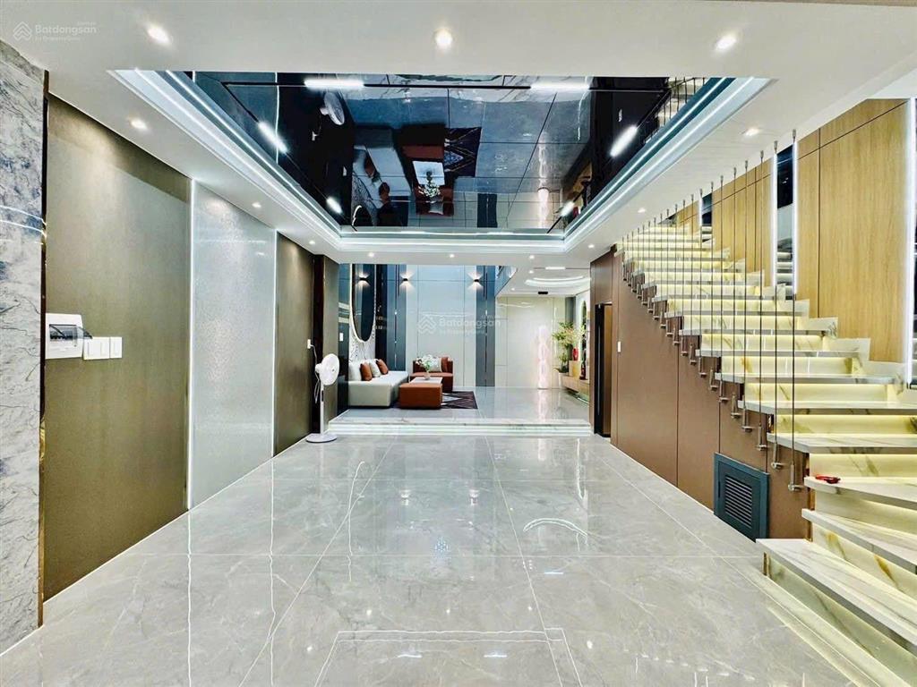 Cô huệ lớn tuổi gửi nhà quận 7 giá cực tốt 87,45m2, diện tích vuông vức, sổ đẹp