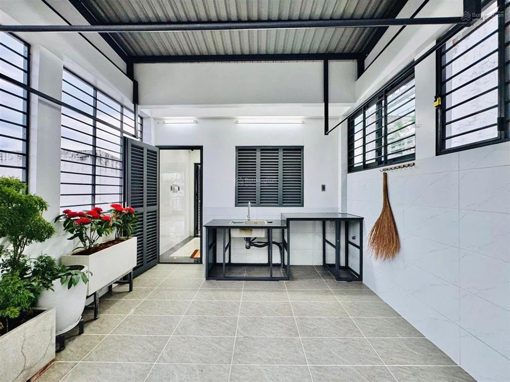 Bán nhà gấp để về quê kinh doanh tại quận 6 dt 72m2, ngang 4,5m, shr