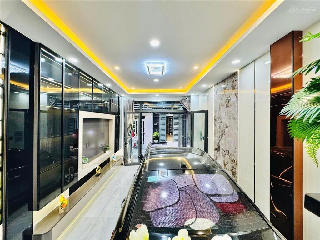 Bán nhà gấp để về quê kinh doanh tại quận 6 dt 72m2, ngang 4,5m, shr