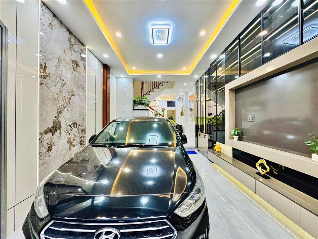 Bán nhà gấp để về quê kinh doanh tại quận 6 dt 72m2, ngang 4,5m, shr