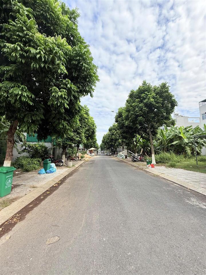 Chủ chạy tiền bán gấp đất sau 1 năm mua giá 3 tỷ 200 triệu còn tl | dt 100m2, shr, tại quận 9, kdc.