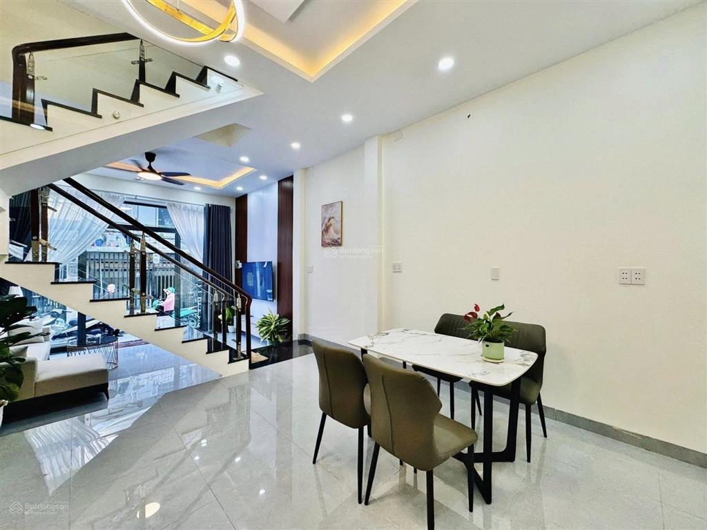 Siêu vip duy nhất căn này hiện chủ bán ngay tại khu vực gò vấp, lê thị hồng. dt 77,9m2