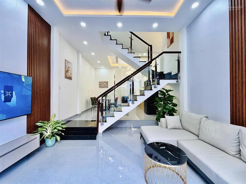Siêu vip duy nhất căn này hiện chủ bán ngay tại khu vực gò vấp, lê thị hồng. dt 77,9m2
