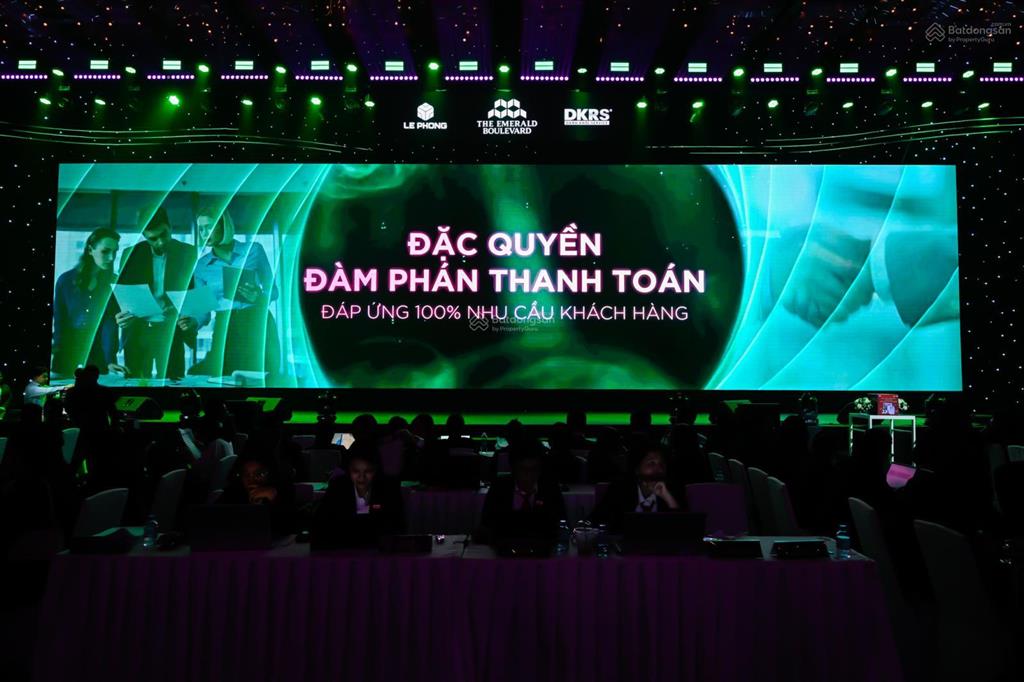 Thanh toán 40% nhận nhà mặt tiền ql13 liền kề bình triệu, mỗi tháng tt 0,5%. emerald boulevard