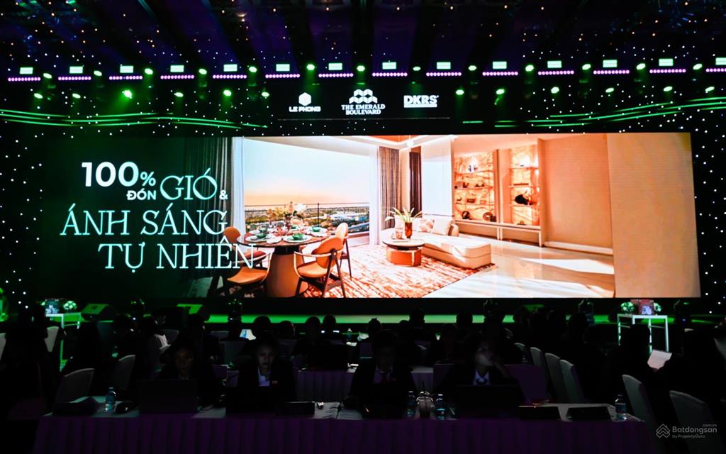 Thanh toán 40% nhận nhà mặt tiền ql13 liền kề bình triệu, mỗi tháng tt 0,5%. emerald boulevard
