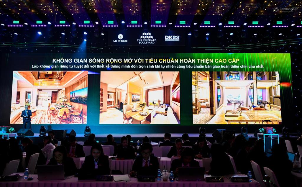 Thanh toán 40% nhận nhà mặt tiền ql13 liền kề bình triệu, mỗi tháng tt 0,5%. emerald boulevard