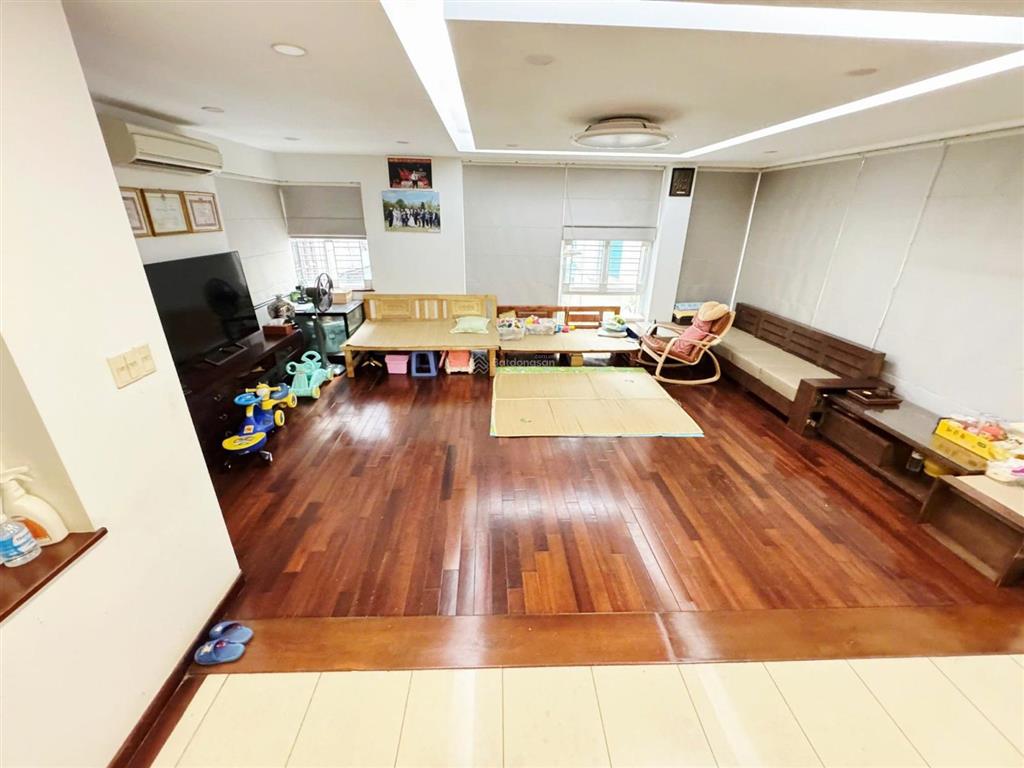 Hơn 30 tỷ chỉ duy nhất một căn trung kính 82m*6t mt8m phân lô trung tâm cầu giấy, lô góc 3 thoáng