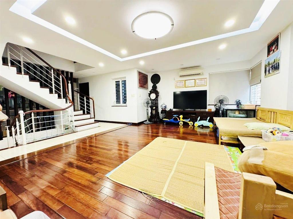 Hơn 30 tỷ chỉ duy nhất một căn trung kính 82m*6t mt8m phân lô trung tâm cầu giấy, lô góc 3 thoáng