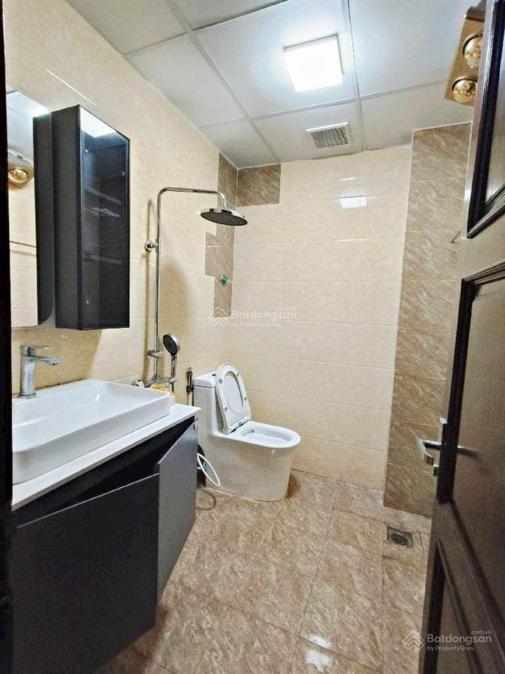 9 tỷ có nhà mới đẹp ngọc khánh 35m*5t thang máy, gần ngay mặt phố, kinh doanh, ở sướng