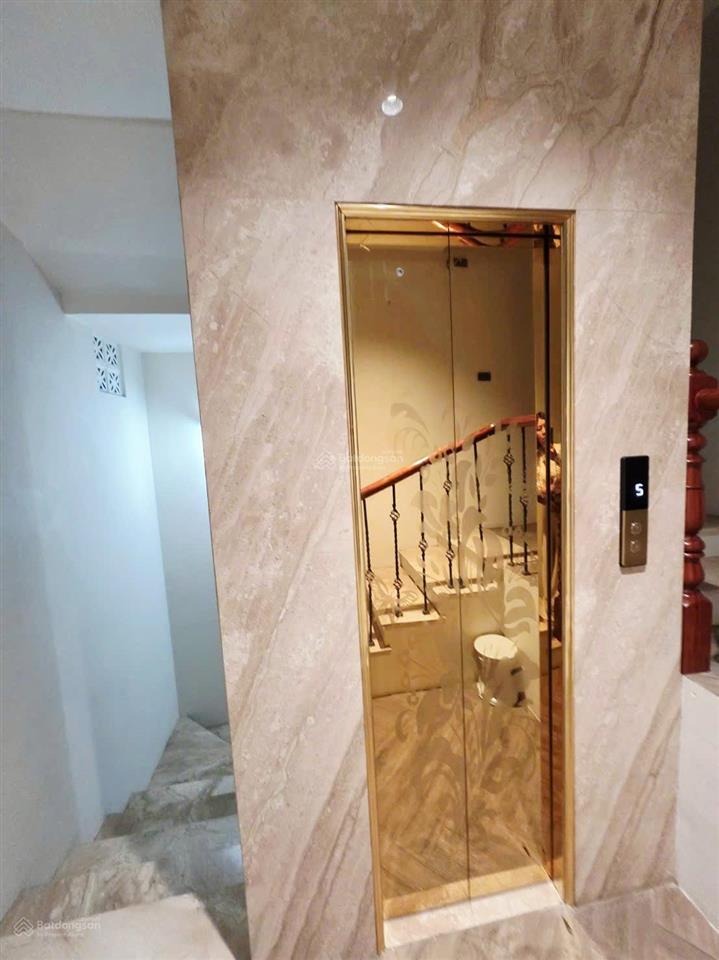 9 tỷ có nhà mới đẹp ngọc khánh 35m*5t thang máy, gần ngay mặt phố, kinh doanh, ở sướng