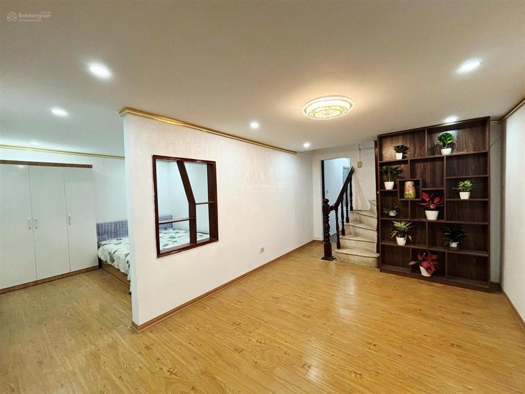 6 tỷ  căn hộ tập thể bản đồ thái thịnh 150m 6 ngủ 3vs  tặng full nội thất 50m ôtô, kinh doanh