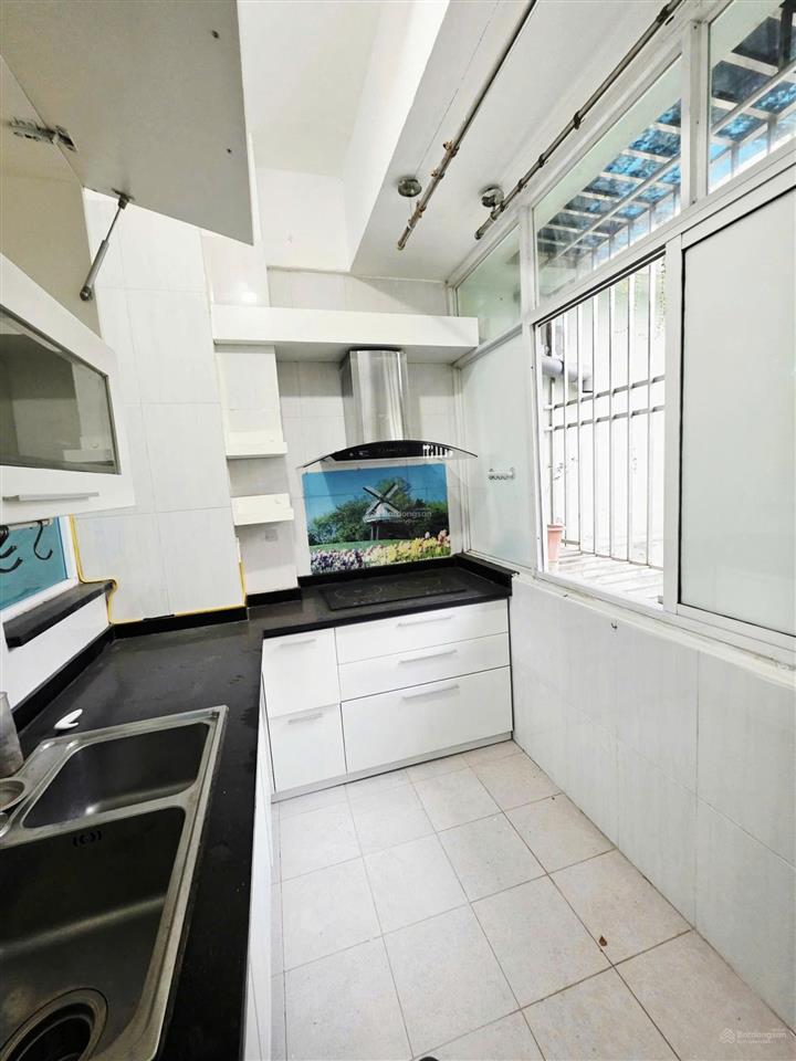 Căn hộ tập thể phố nguyễn chí thanh 68m 2 ngủ 2vs 4 tỷ ngõ thông ô tô.