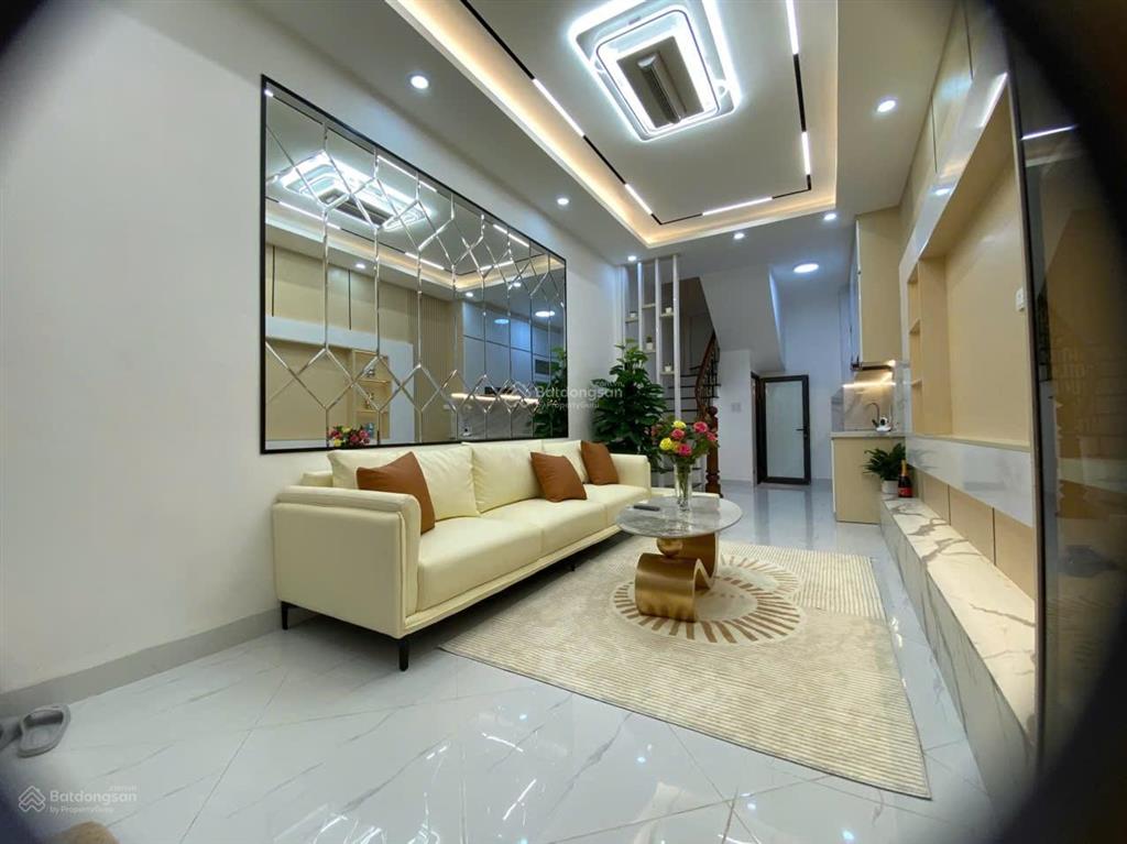Nhà đẹp tôn đức thắng 20m*4t mt4m 3.8 tỷ dân xây, ở sướng.