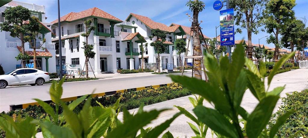 Gấp. giá rẻ bất ngờ. bt ngoại giao sun group giá chỉ 16,3 tỷ, tiện ích đủ đầy hỗ trợ ls 36 tháng