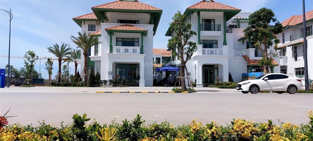 Gấp. giá rẻ bất ngờ. bt ngoại giao sun group giá chỉ 16,3 tỷ, tiện ích đủ đầy hỗ trợ ls 36 tháng