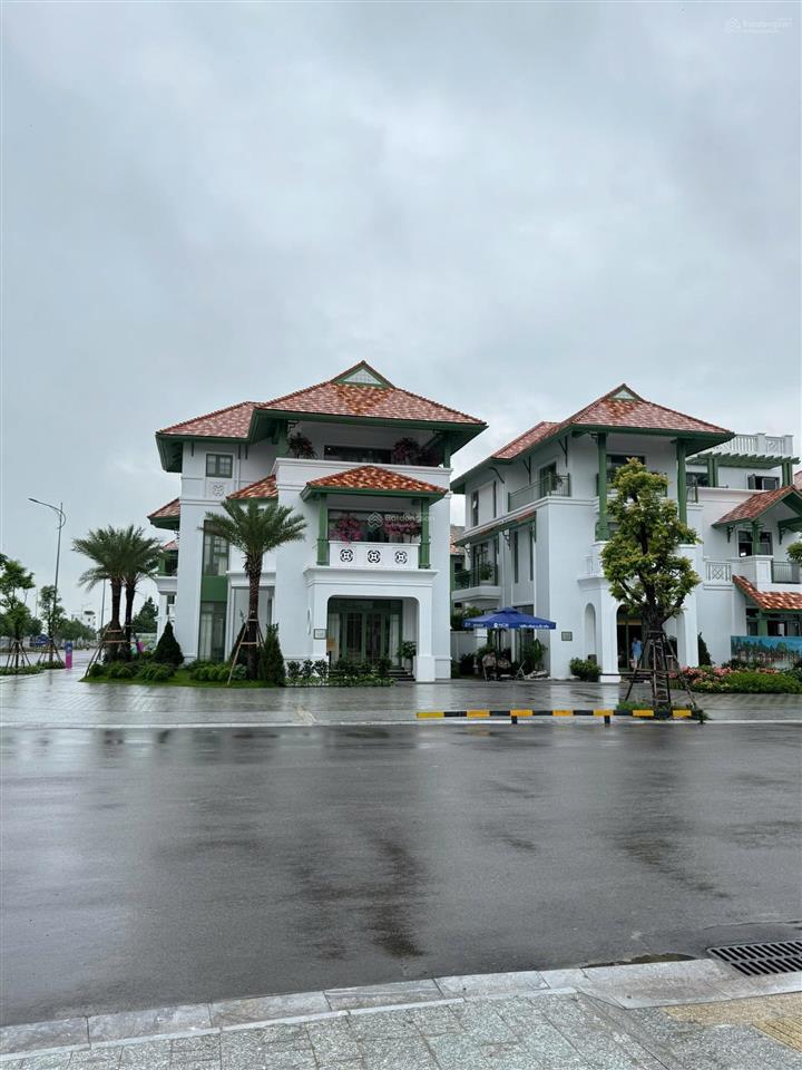 Gấp. giá rẻ bất ngờ. bt ngoại giao sun group giá chỉ 16,3 tỷ, tiện ích đủ đầy hỗ trợ ls 36 tháng