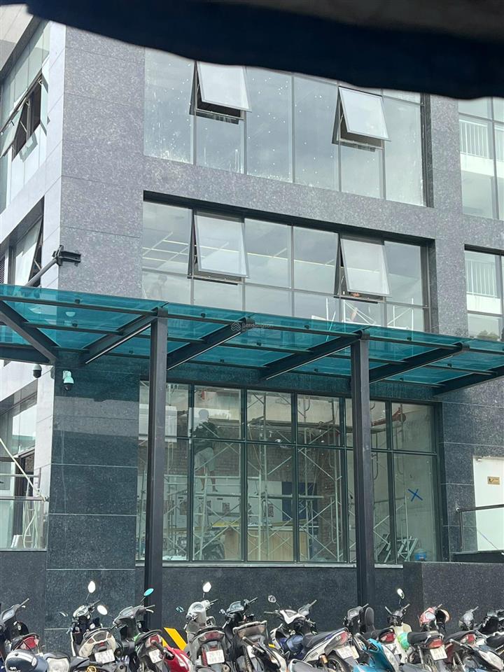 Cho thuê shophouse chân đế 153m, tiện kinh doanh