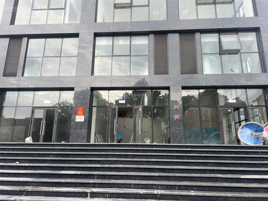 Cho thuê shophouse chân đế 153m, tiện kinh doanh