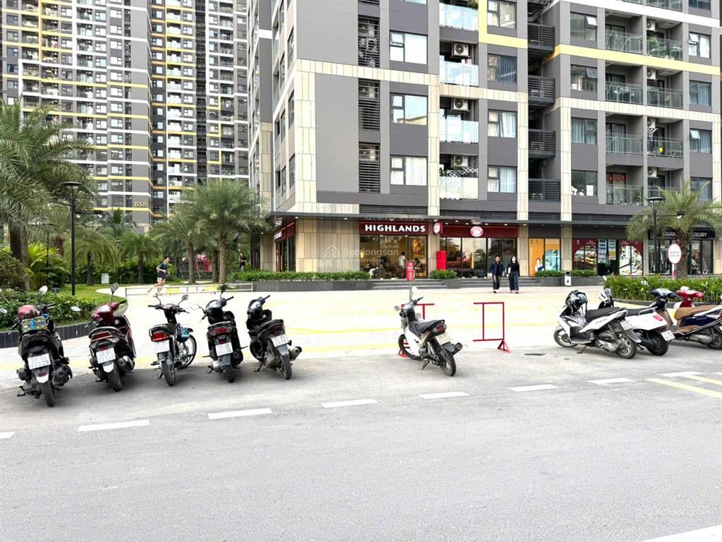 Bán hoặc cho thuê cửa hàng kinh doanh dưới chân tòa chung cư vinhomes quận 9  thủ đức