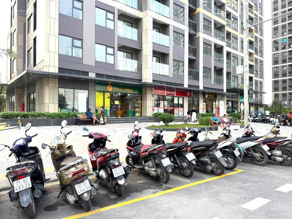 Bán hoặc cho thuê cửa hàng kinh doanh dưới chân tòa chung cư vinhomes quận 9  thủ đức