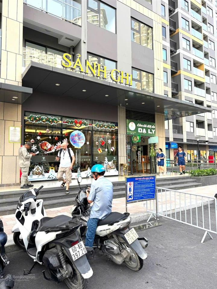 Cho thuê shop chân đế tòa chung cư vinhomes grand park