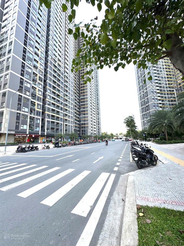 Cho thuê shop chân đế tòa chung cư vinhomes grand park