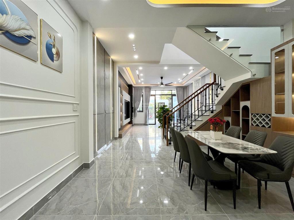 Rõ ràng đúc thật 100% | cách saigon 4km  sổ hồng riêng hoàn công (full thổ)