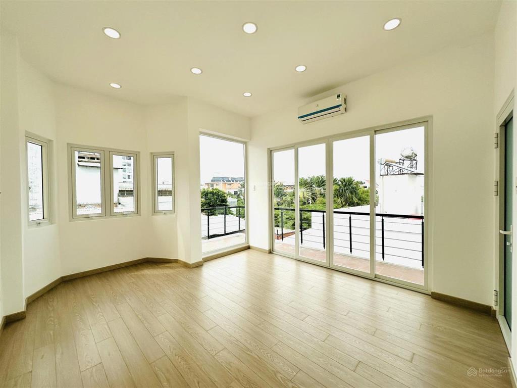 Cho thuê nhà phố nguyễn bá huân siêu đẹp
