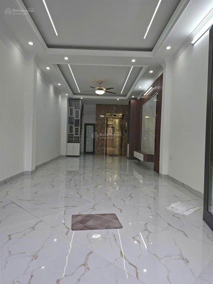 Nhà mới  xuân đỗ  cự khối  long biên 47m5t  thang máy giá 8,8 tỷ.