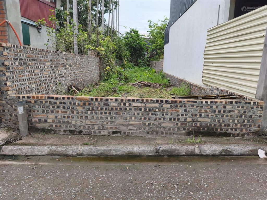 Chính chủ gửi bán lô đất trục chính bát khối  đông dư đường oto mua ngay để có giá tốt