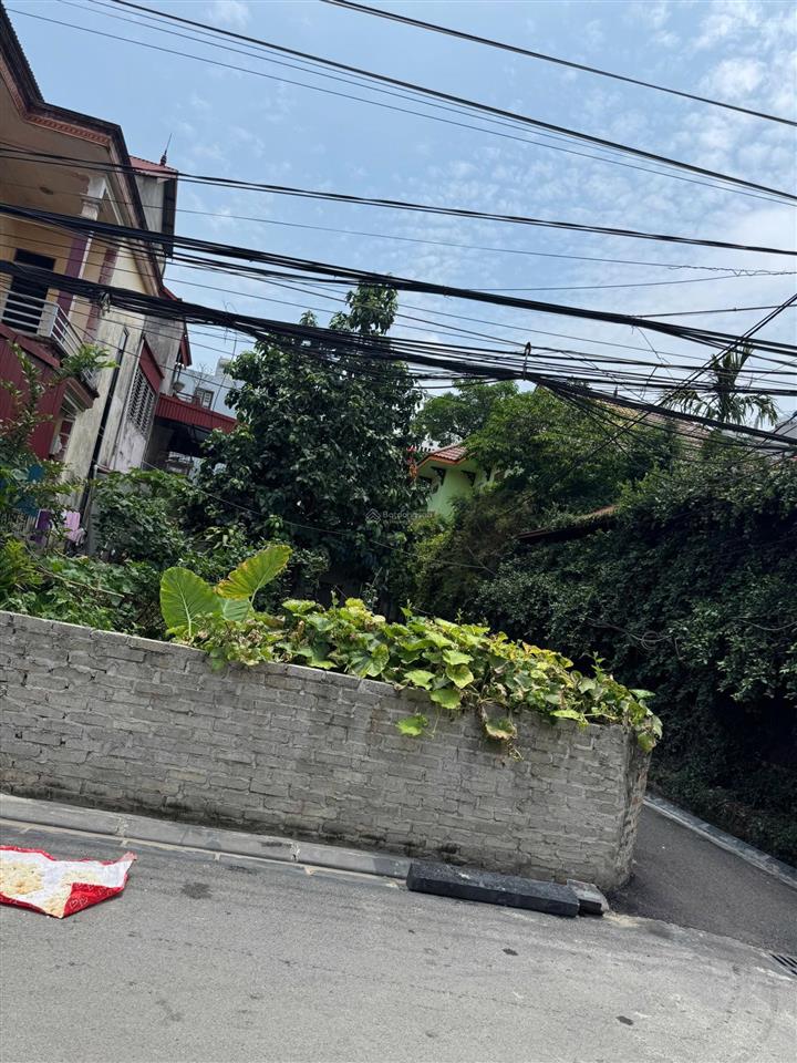 Lô góc 2 mặt tiền, sát trường học, trục kinh doanh quán xá tấp nập, giá 7 tỷ