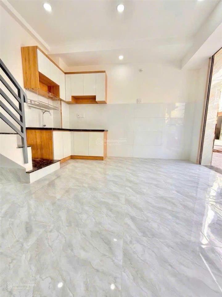 Mặt tiền kd tân bình, nhà mới 5 tầng, đường 8m, đồng xoài, ngay chợ hoàng hoa thám, chỉ 5.5 tỷ tl