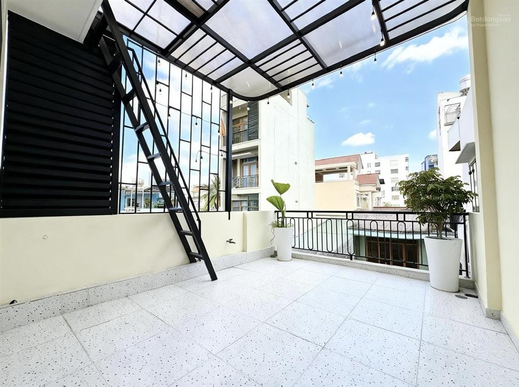 Nhà 3 tầng tân bình, 4x16m, nở hậu, hẻm xe hơi, ngay ngã tư bảy hiền, sổ vuông vức, chỉ 8.96 tỷ tl