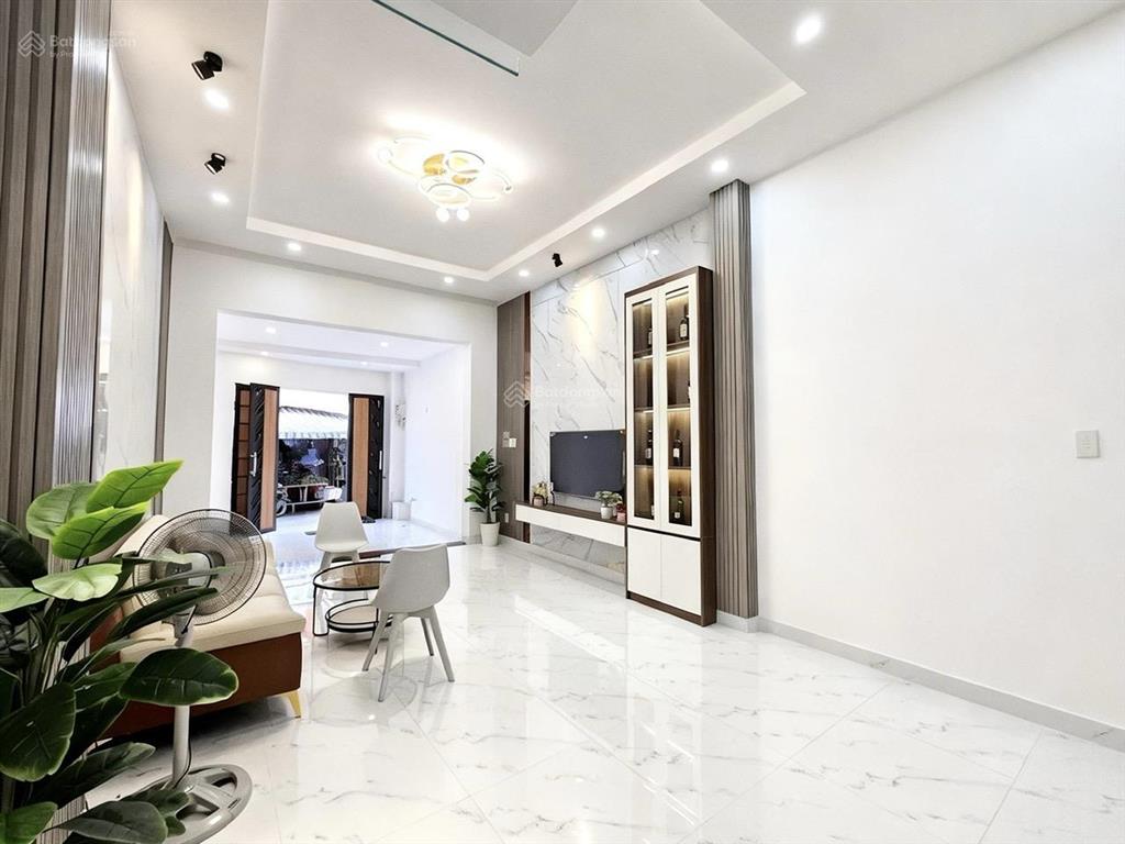 Nhà 3 tầng tân bình, 4x16m, nở hậu, hẻm xe hơi, ngay ngã tư bảy hiền, sổ vuông vức, chỉ 8.96 tỷ tl