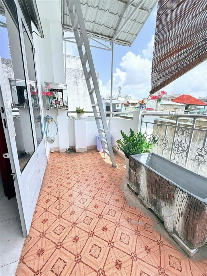 Chỉ 6.2 tỷ, ngang 5.1 dài 12m, 3 tầng, hẻm thông, trường chinh, gần ubnd q. tân bình, sổ vuông vức